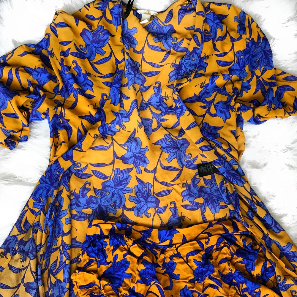 2-piece floral kimono and shorts set.